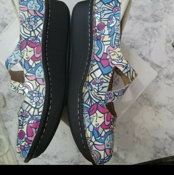 Alegria Shoe - Picture 2 of 4